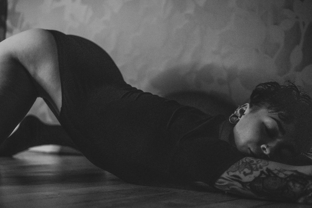 Séance photo Limoges Boudoir Femme, noir & blanc vintage, sensuel , puissant
Photographe Estelle Lureau