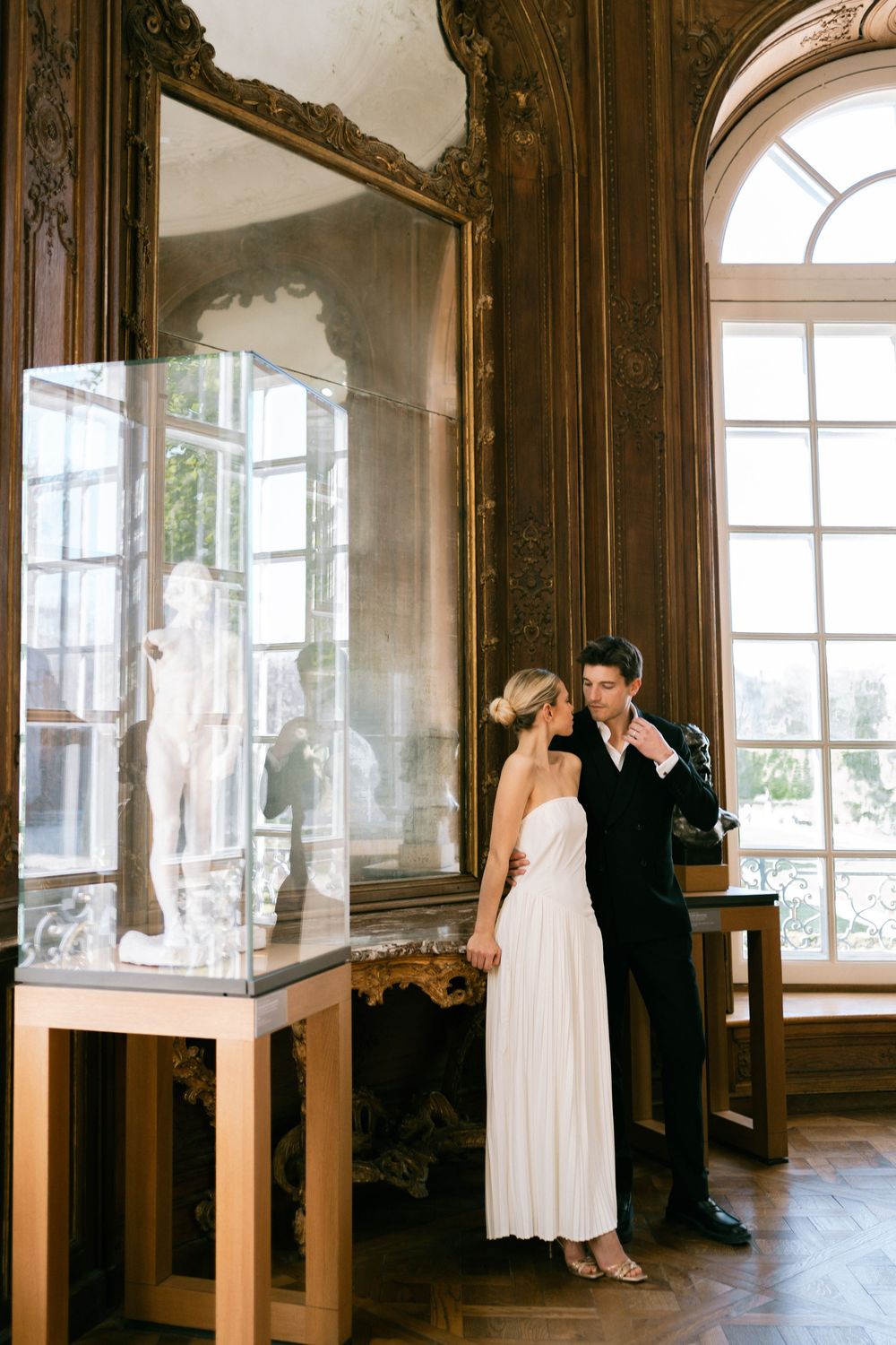 Paris editorial elopement photographer at Musee Rodin.