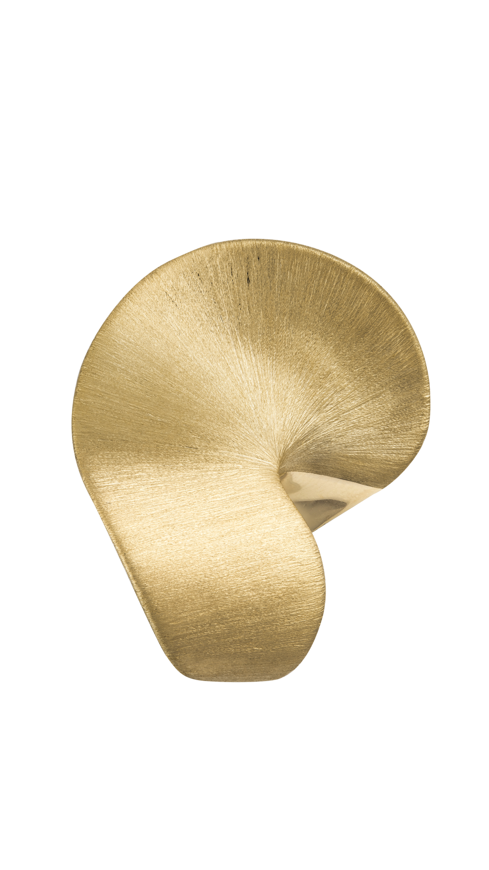 Gold ring on white background – diamond center stone – Dubai jewelry photography