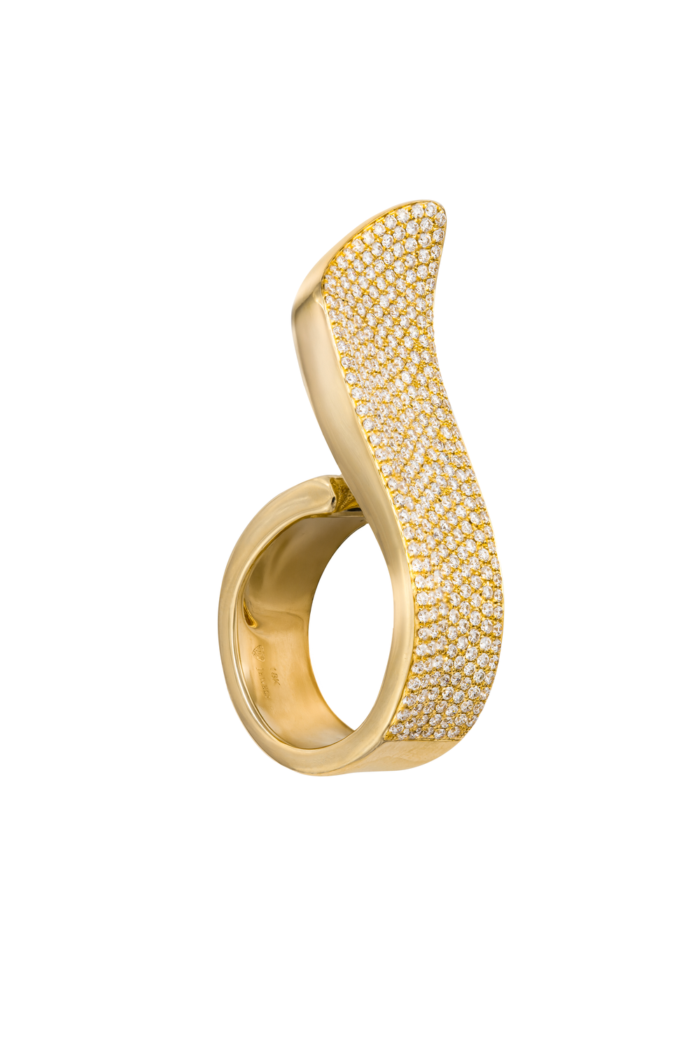Gold ring on white background – diamond center stone – Dubai jewelry photography