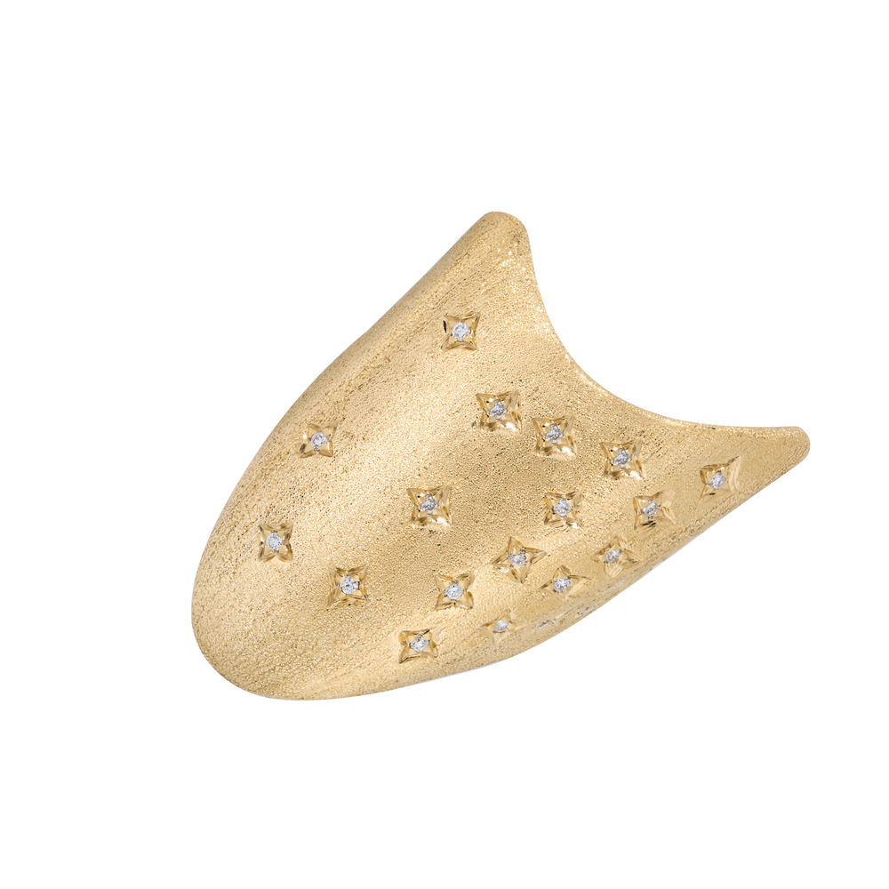Gold ring on white background – diamond center stone – Dubai jewelry photography