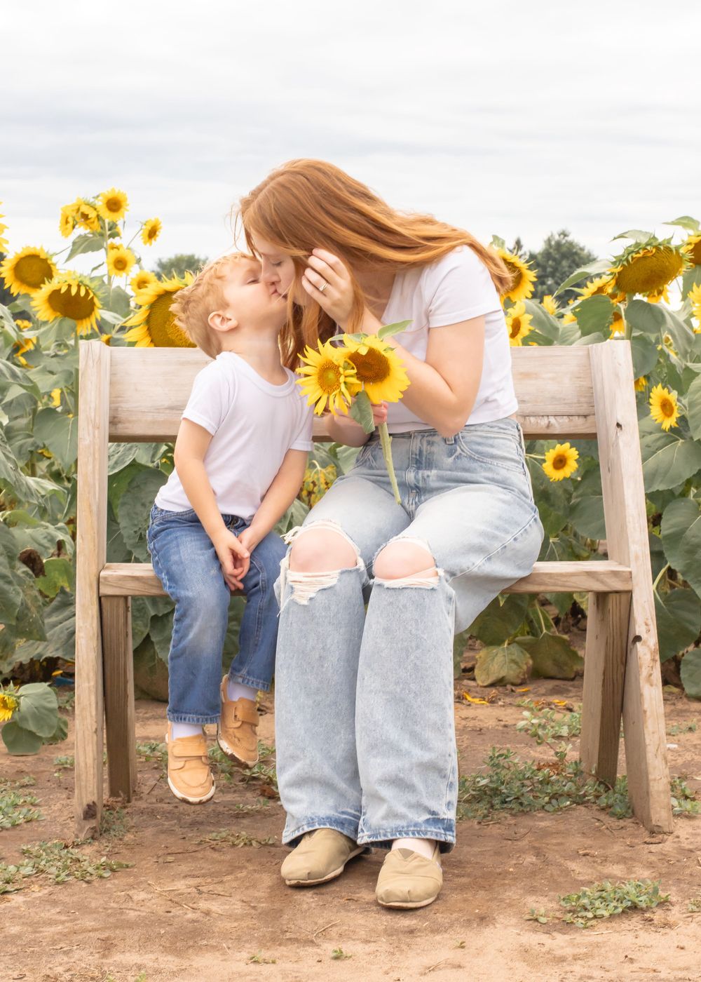 Professional Photography Janesville Wisconsin
Family
Love
Children
Sunflowers
Natural Light