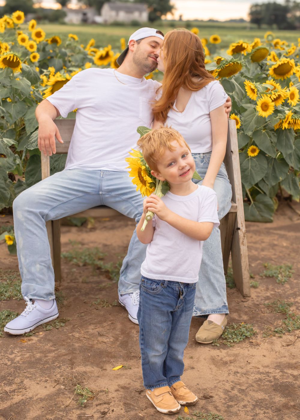 Professional Photography Janesville Wisconsin
Family
Love
Children
Sunflowers
Natural Light