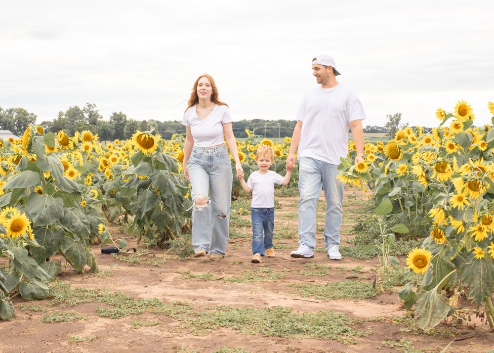 Professional Photography Janesville Wisconsin
Family
Love
Children
Sunflowers
Natural Light
