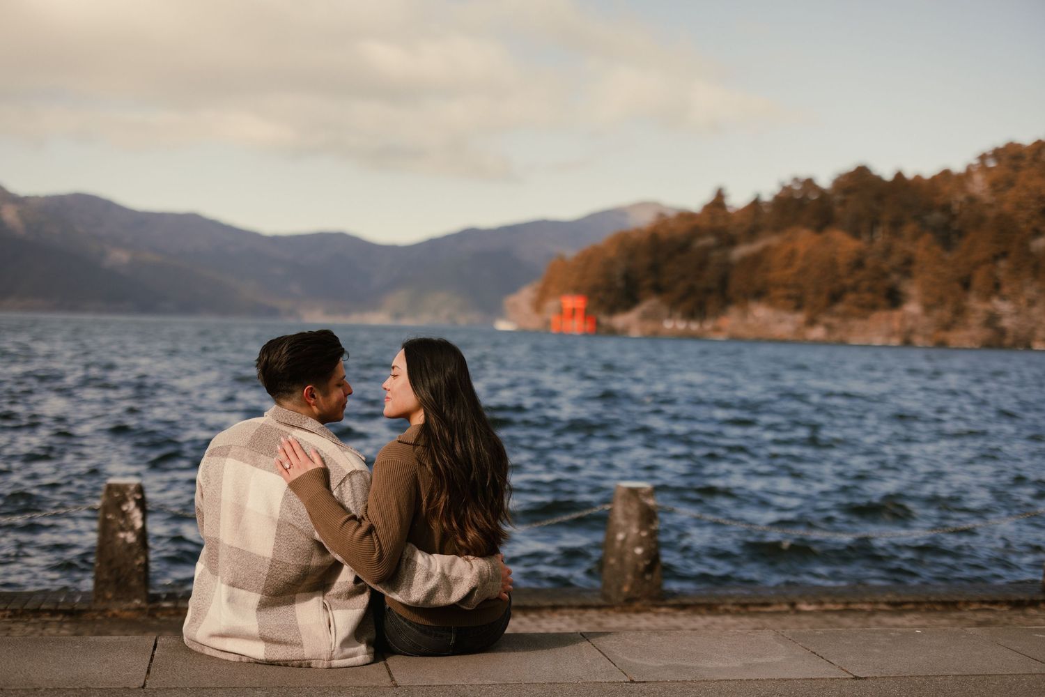 Couple engagement photo at Lake Ashi Hakone with Mount Fuji in the background