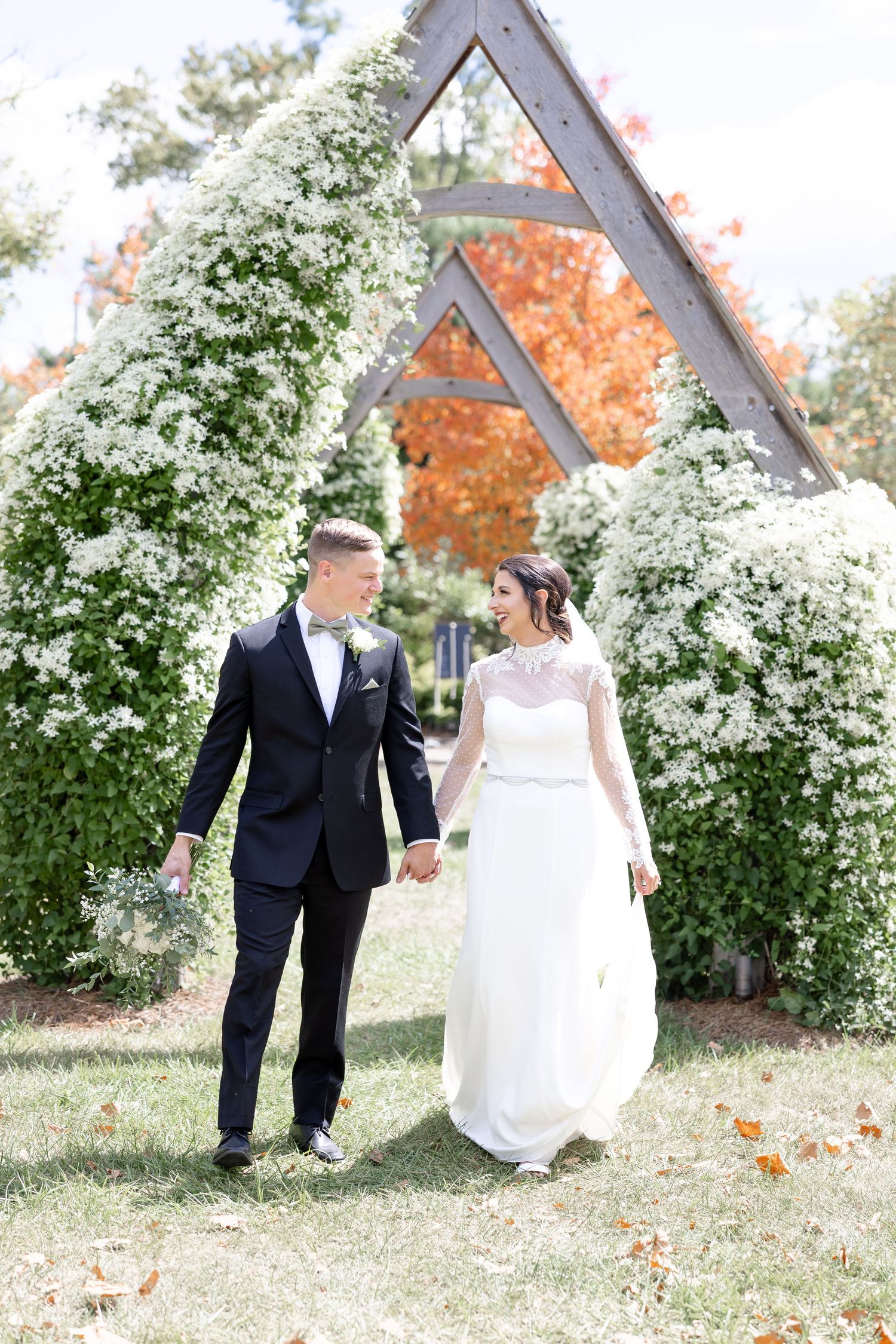Light and airy wedding photography by Julia and Sean Photography, husband-and-wife photographers serving joyful brides in Dayton, Cincinnati