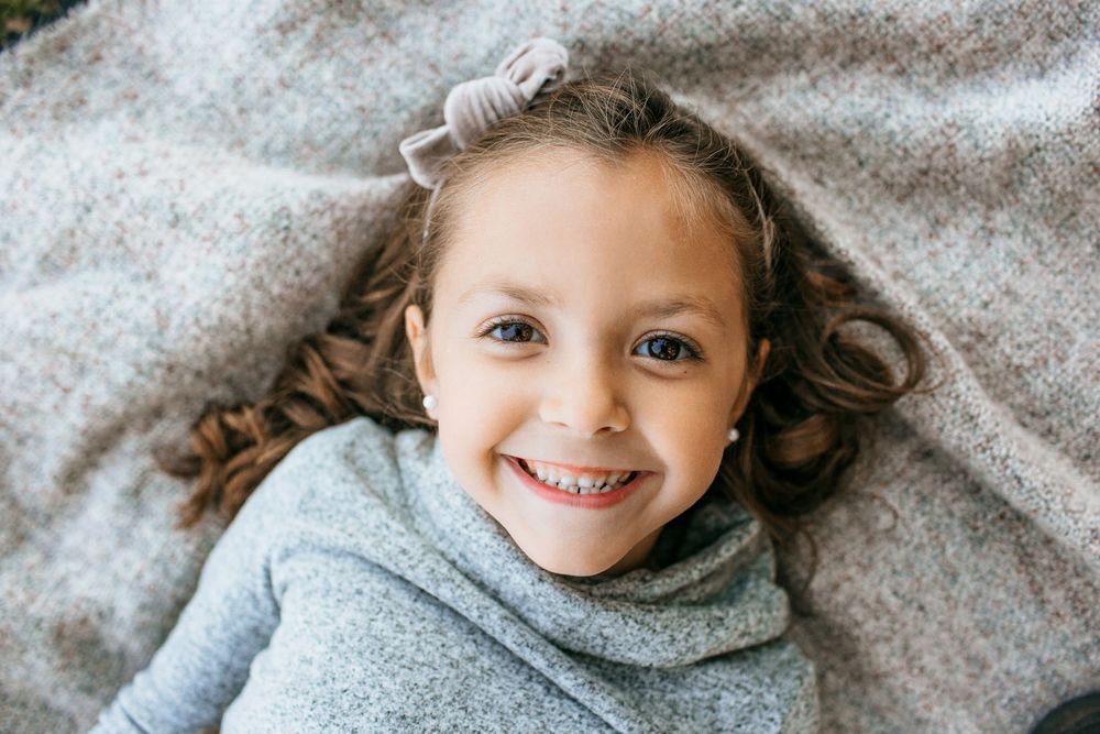 Child portrait on blanket.