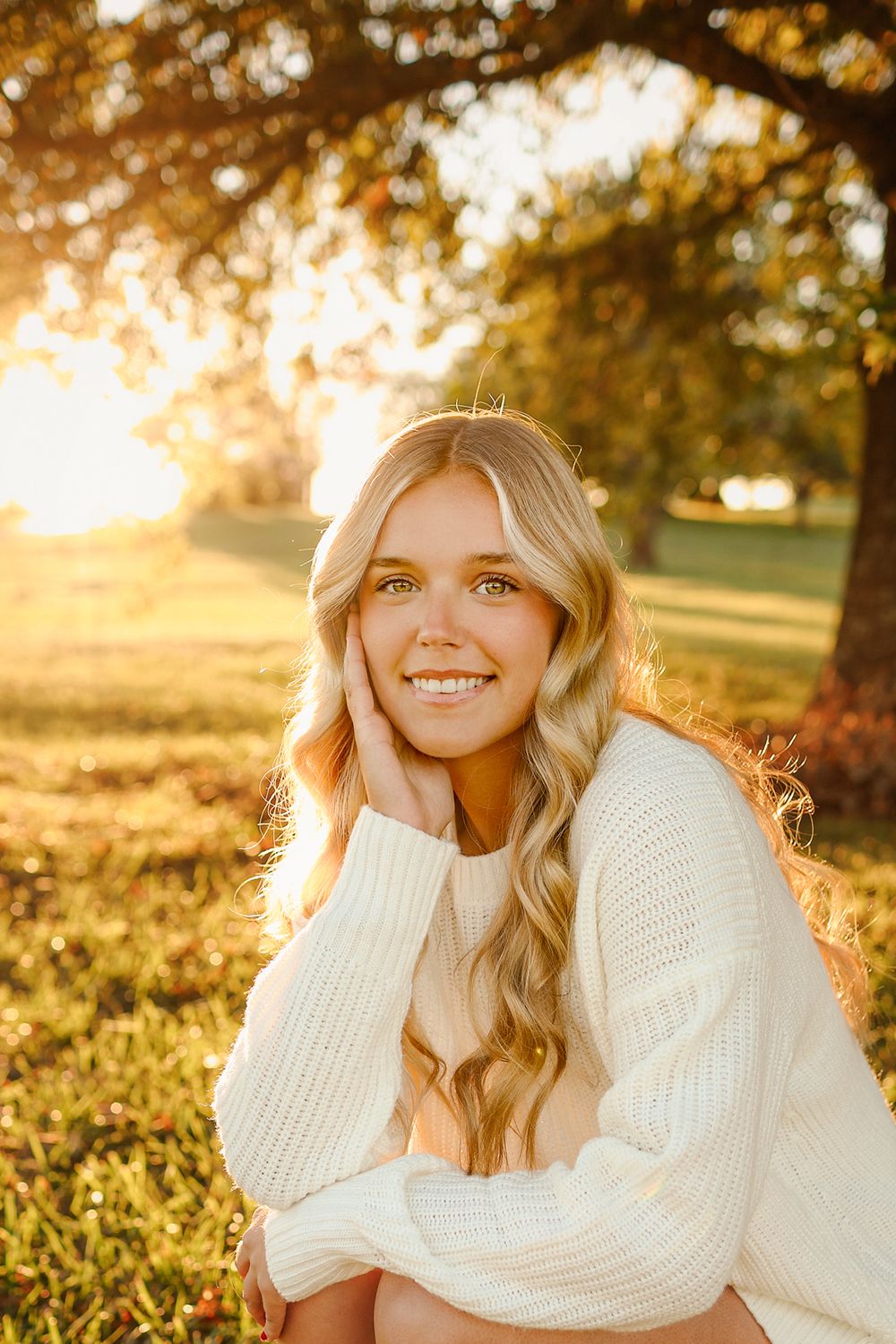 Teenage girl family portrait with fall background in Springfield MO