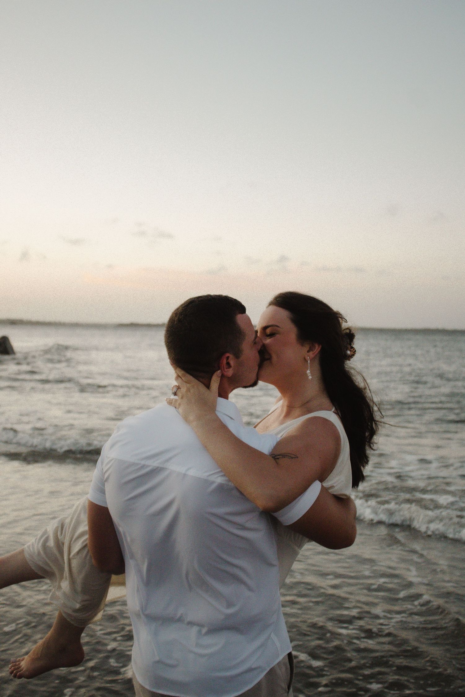 newlyweds kissing on beach, elopement, Cincinnati, northern Kentucky, travel photographer, beach elopement