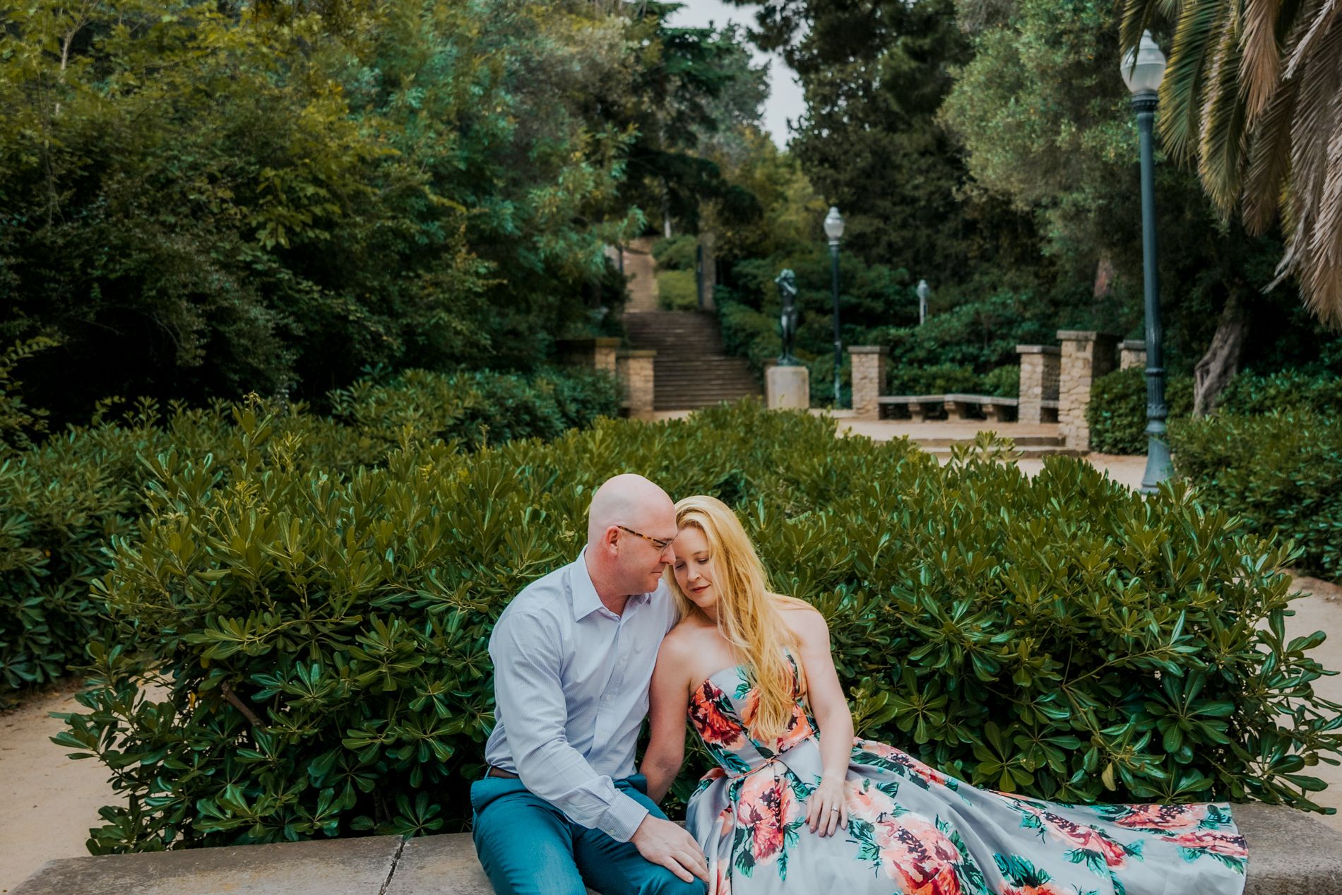 Celebrate your 12th anniversary with a couple photo session in Barcelona. Capture your love story!