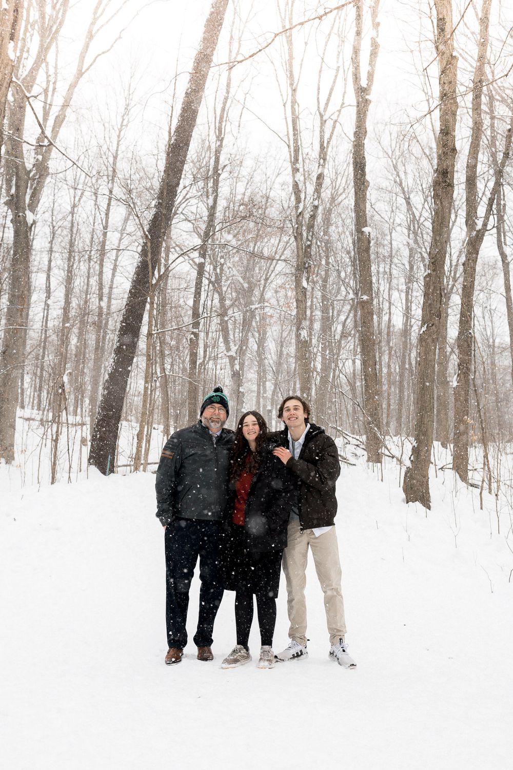 Create lasting memories with a family photoshoot session in Ontario’s beautiful outdoors. Capture natural moments and stunning landscapes.