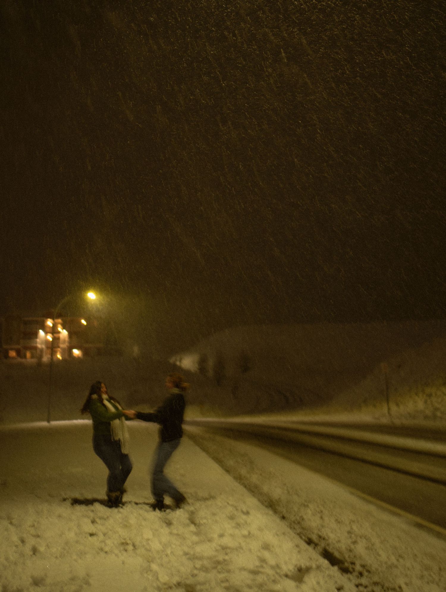 Snowy couples portrait session under a streetlight in Pullman, Washington by Katelyn’s Kandids
