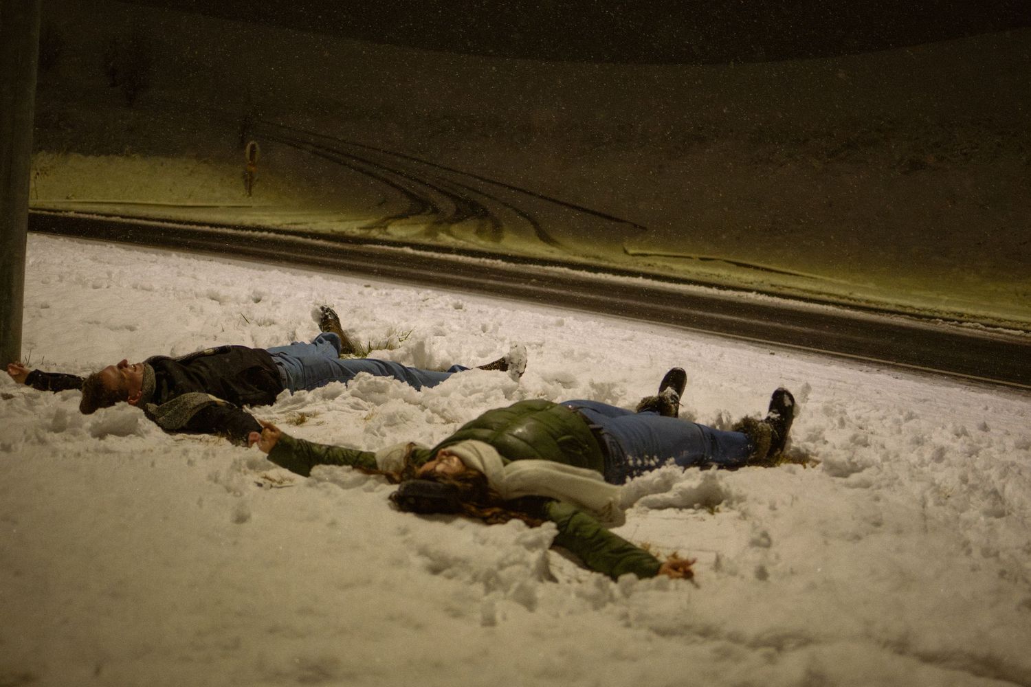 Snowy couples portrait session under a streetlight in Pullman, Washington by Katelyn’s Kandids