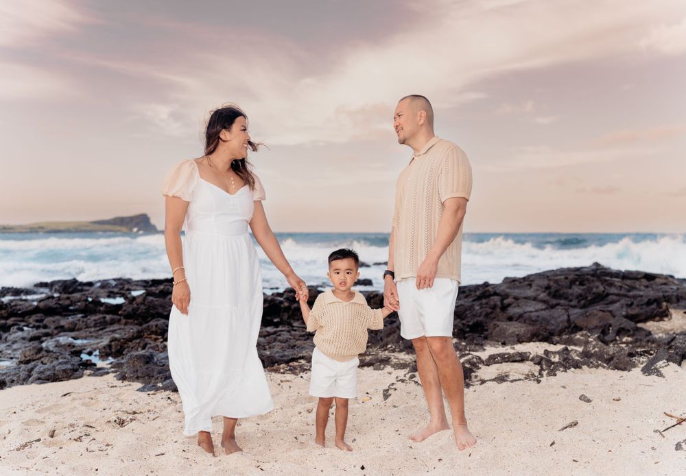 Family photographer 
Family photo session at the beach
Photographer Oahu Hawaii
Family photos at the beach
Family beach photoshoot Oahu