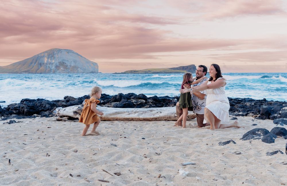 Hawaii family photography
Oahu family photographer
Oahu Hawaii photographer
Family beach photoshoot
Family photo session 
Hawaii photoshoot