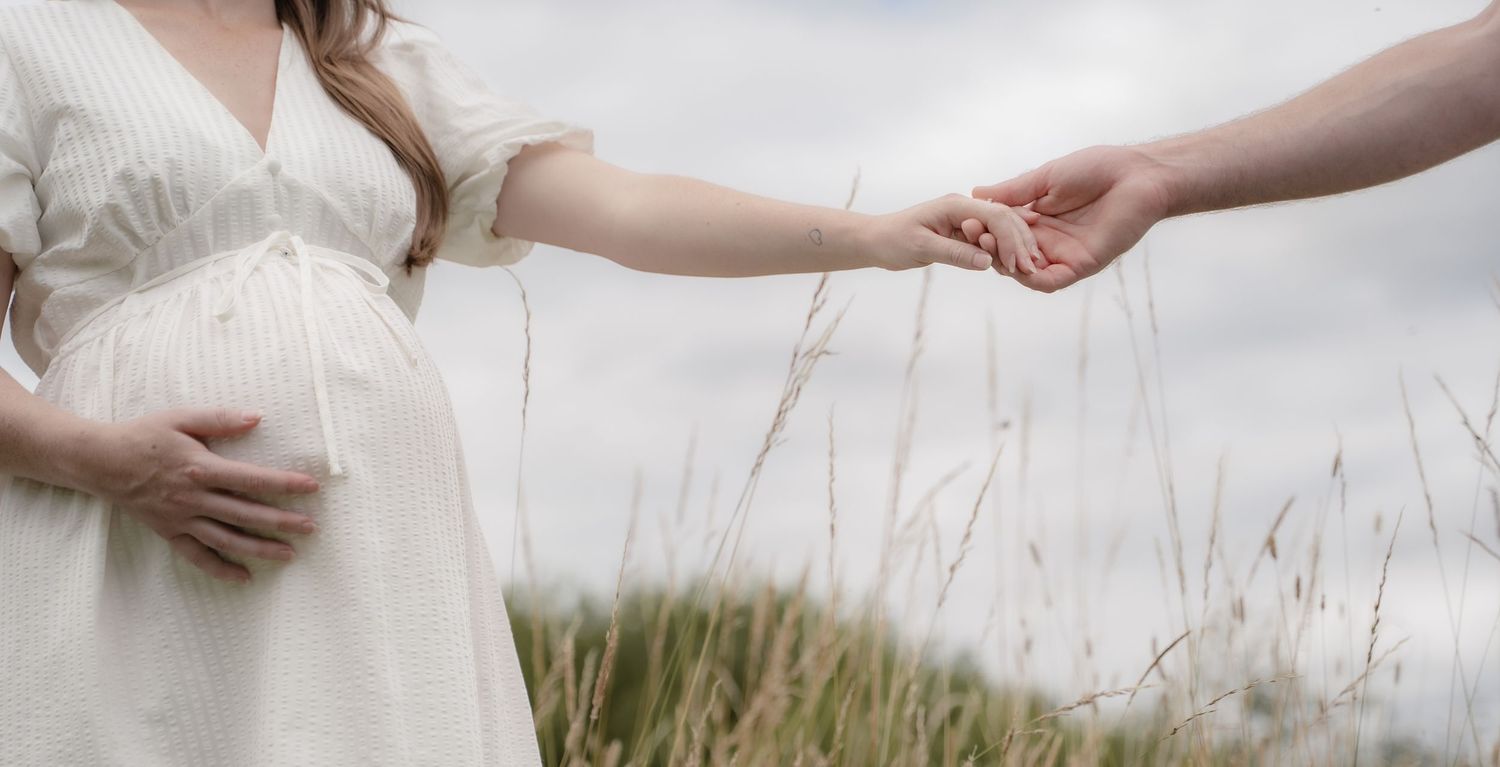 maternity-photos-in-nature-derbyshire-lifestyle.jpg