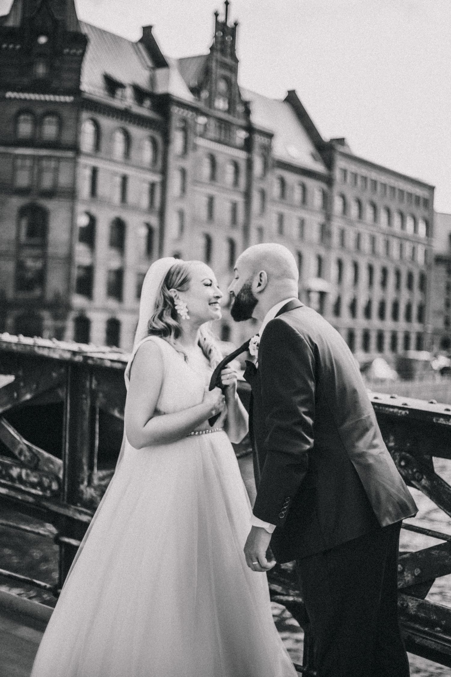 Hochzeitstanz, Brautpaar, Hochzeit, bride, groom, fist dance, first look, love, wedding, elegant, speicherstadt