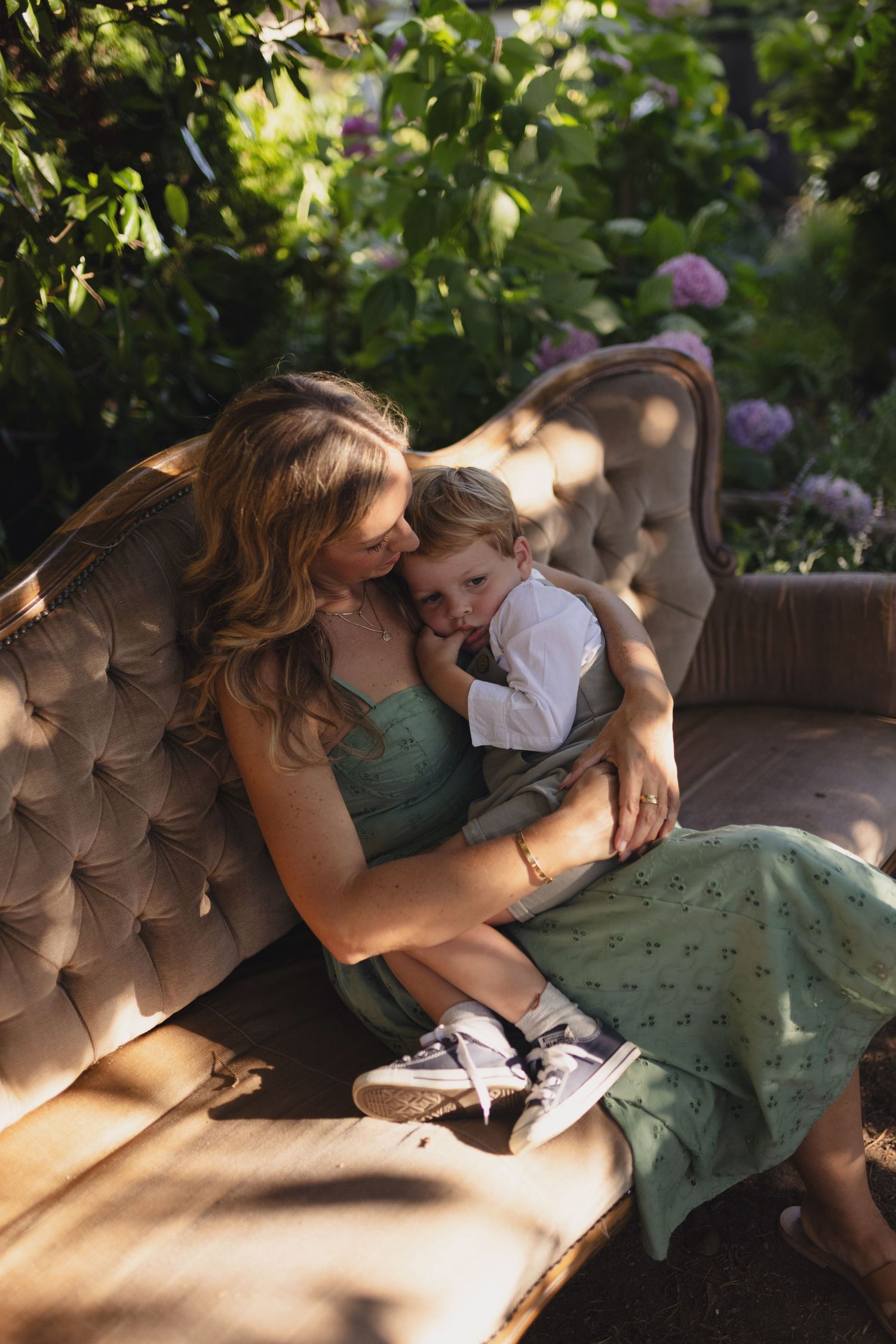 Garden mini sessions Surrey family photography Elizabeth Lang Photography.