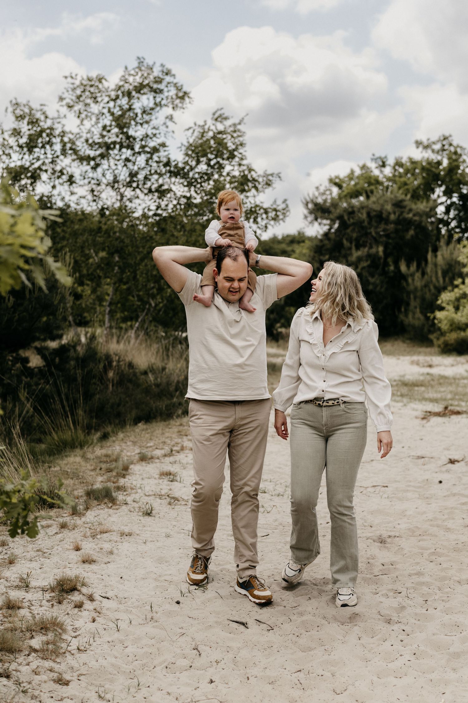 Gezinsreportage in Noord-Brabant, Breda. Fotografie door Marleen Dalebout-Nuijten. Gezin, Newborn, echte momenten samen vastgelegd.