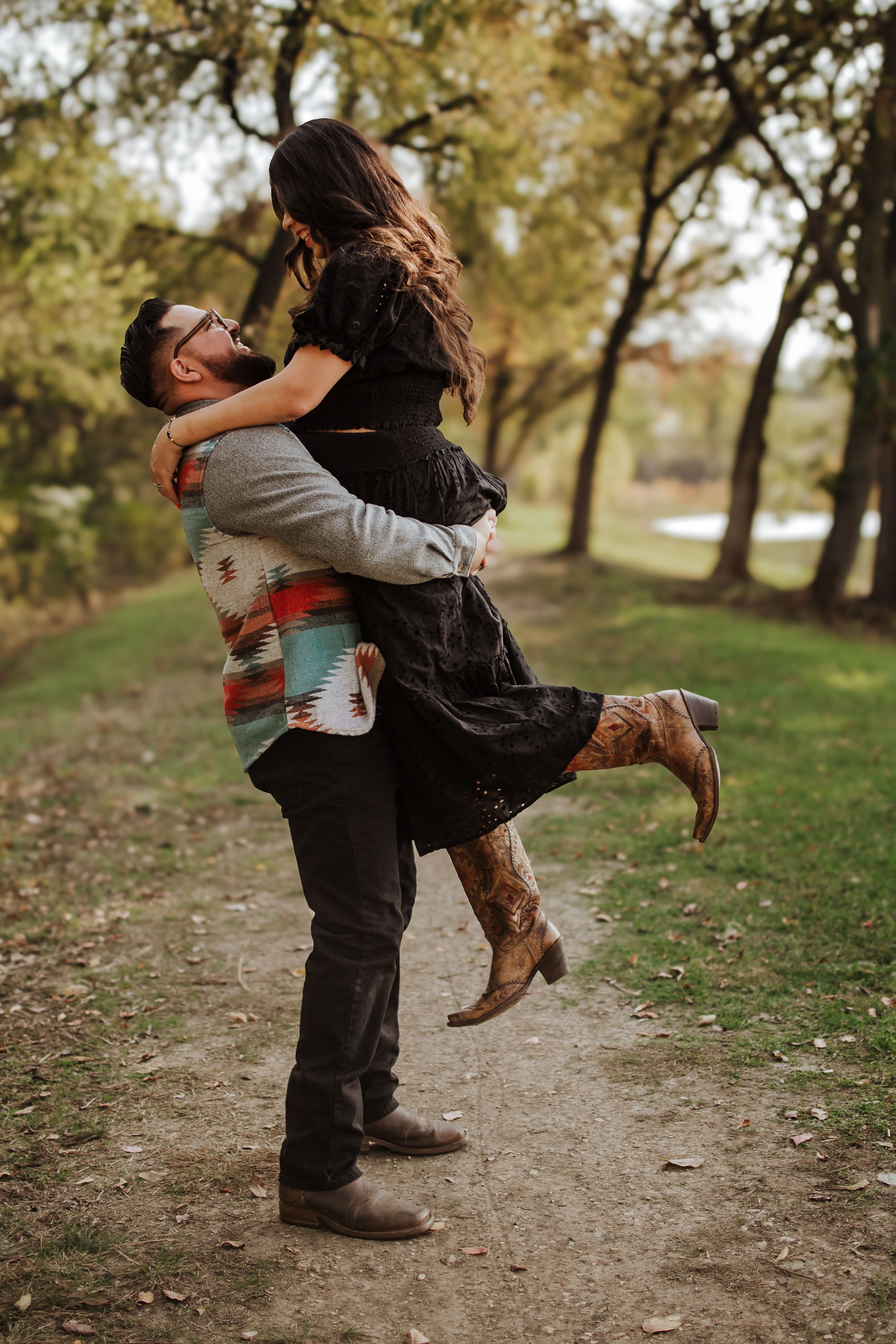 Relaxed outdoor mini session for young kids in Fort Worth, TX