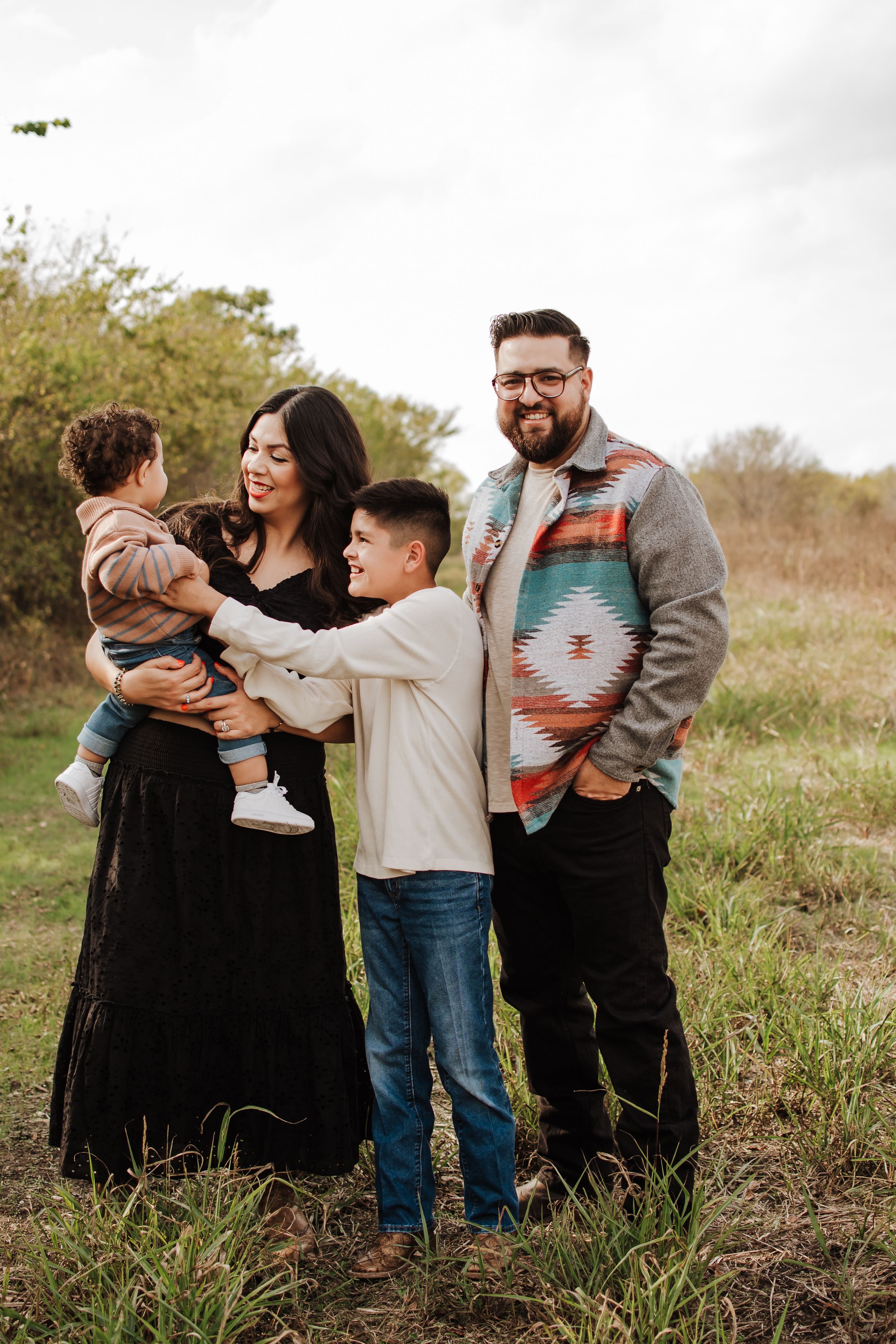 Natural light family photography in Northwest Community Park, Fort Worth during fall mini session