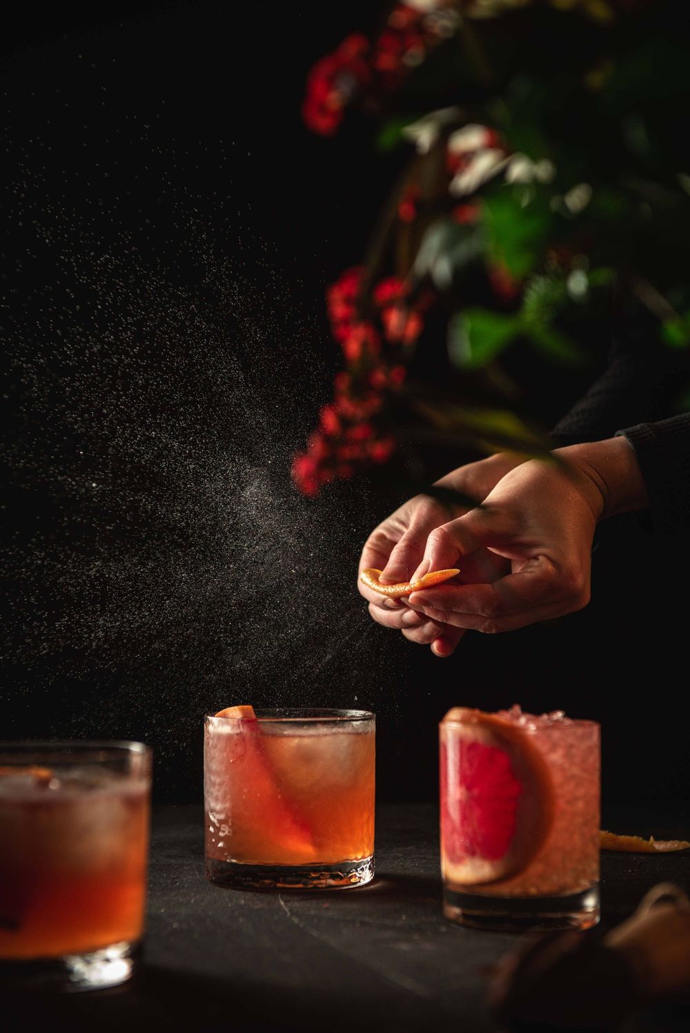 Cocktail au pamplemousse avec zest shot photographié par Mélanie Rousselle, photographe boisson Ile de France