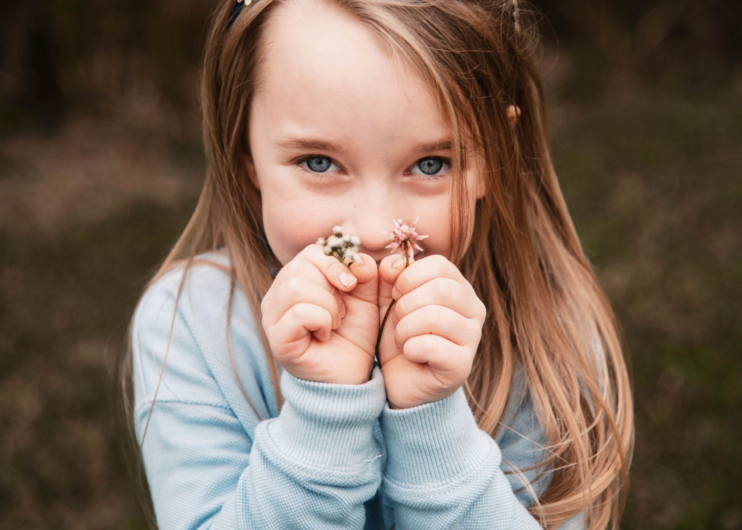 Candid Outdoor Documentary Lifestyle Storytelling Emotional Family Moments Professional Creative Family Bonding Photo