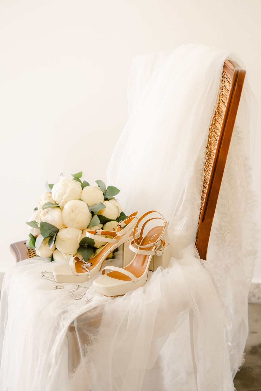 Bride details photos