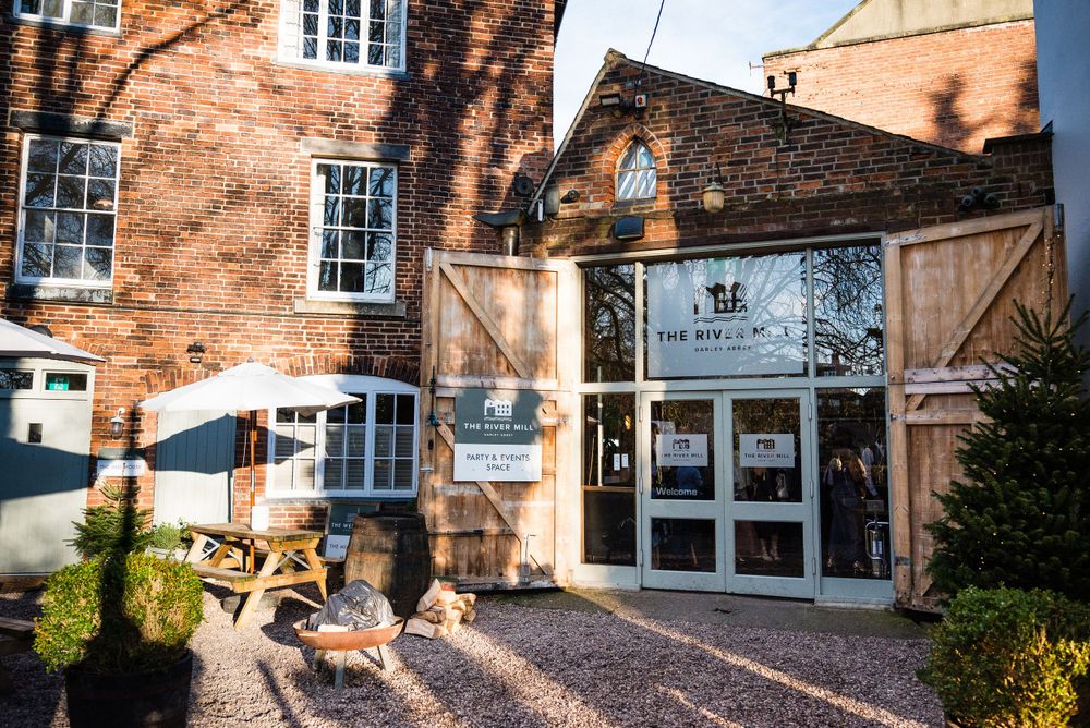 Natural wedding photography in Derby, Nottingham & the Peak District. Affordable packages.