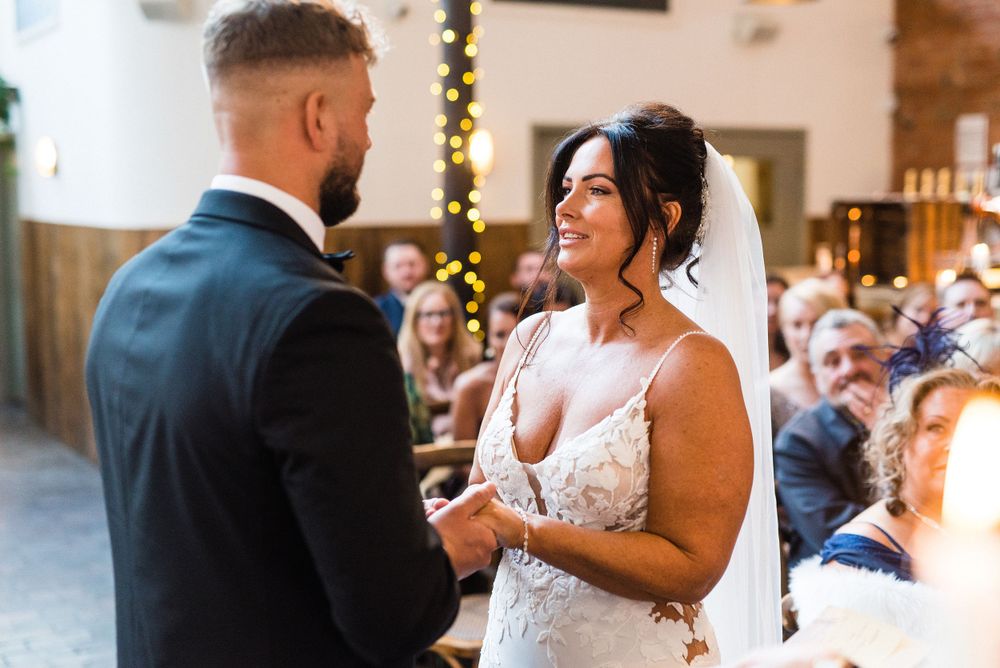 Natural wedding photography in Derby, Nottingham & the Peak District. Affordable packages.