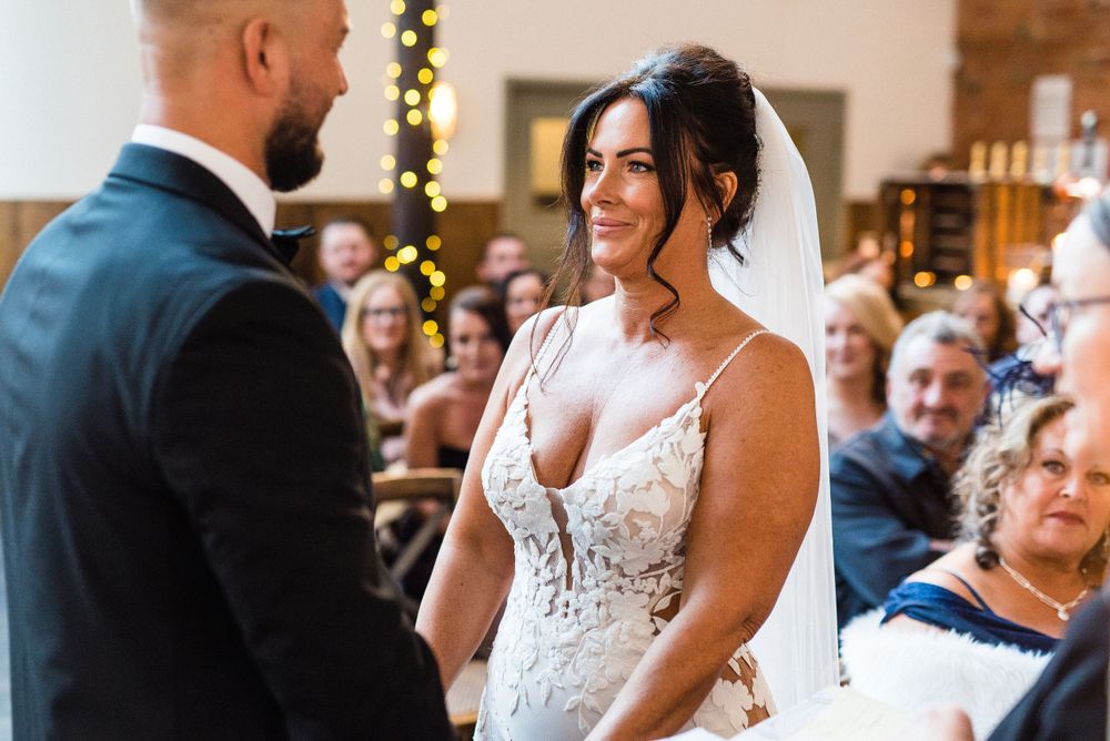 Natural wedding photography in Derby, Nottingham & the Peak District. Affordable packages.