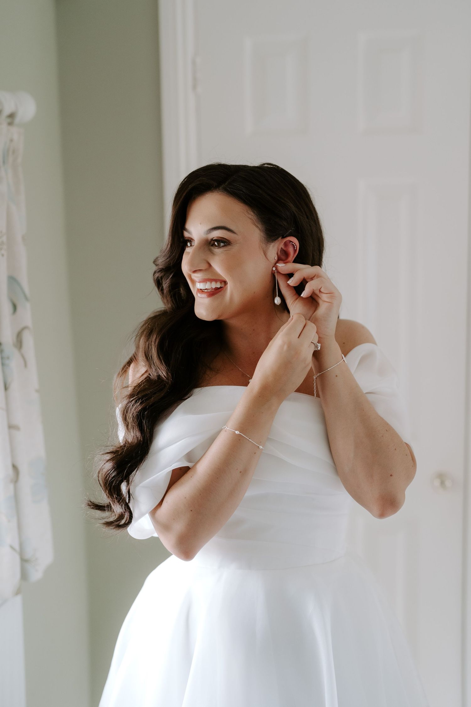 bride putting in earrings at the new inn cirencester
