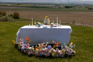 Sweetheart's table spring styled wedding by Milestones Planning