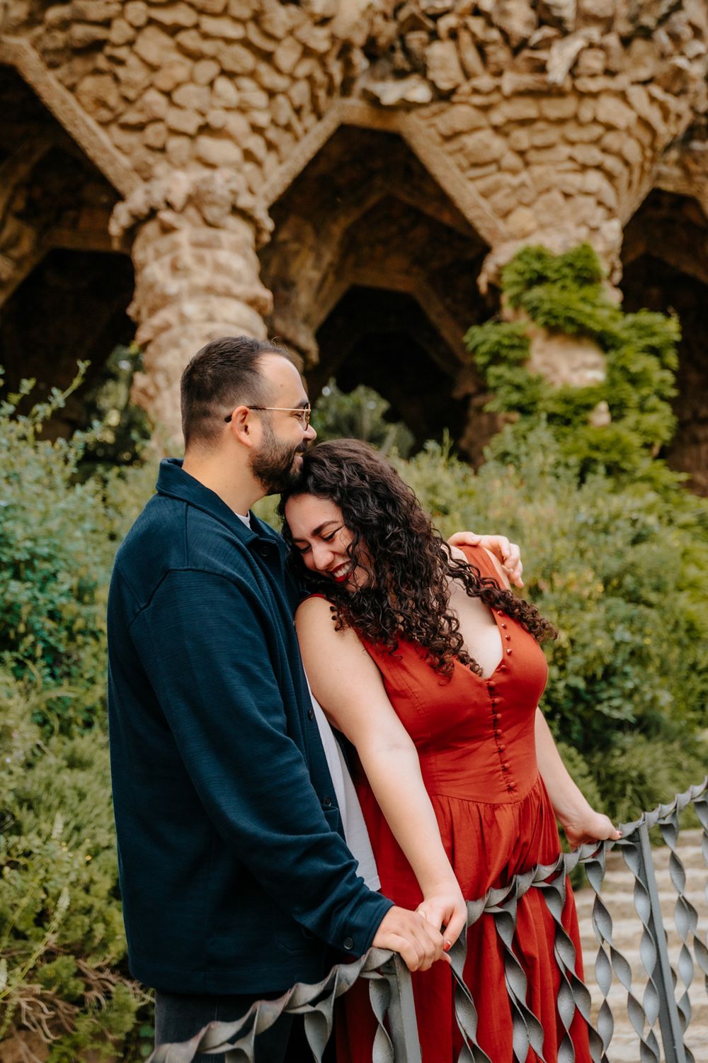 Honeymoon photoshoot showcasing friendship turned into love in Park Güell.