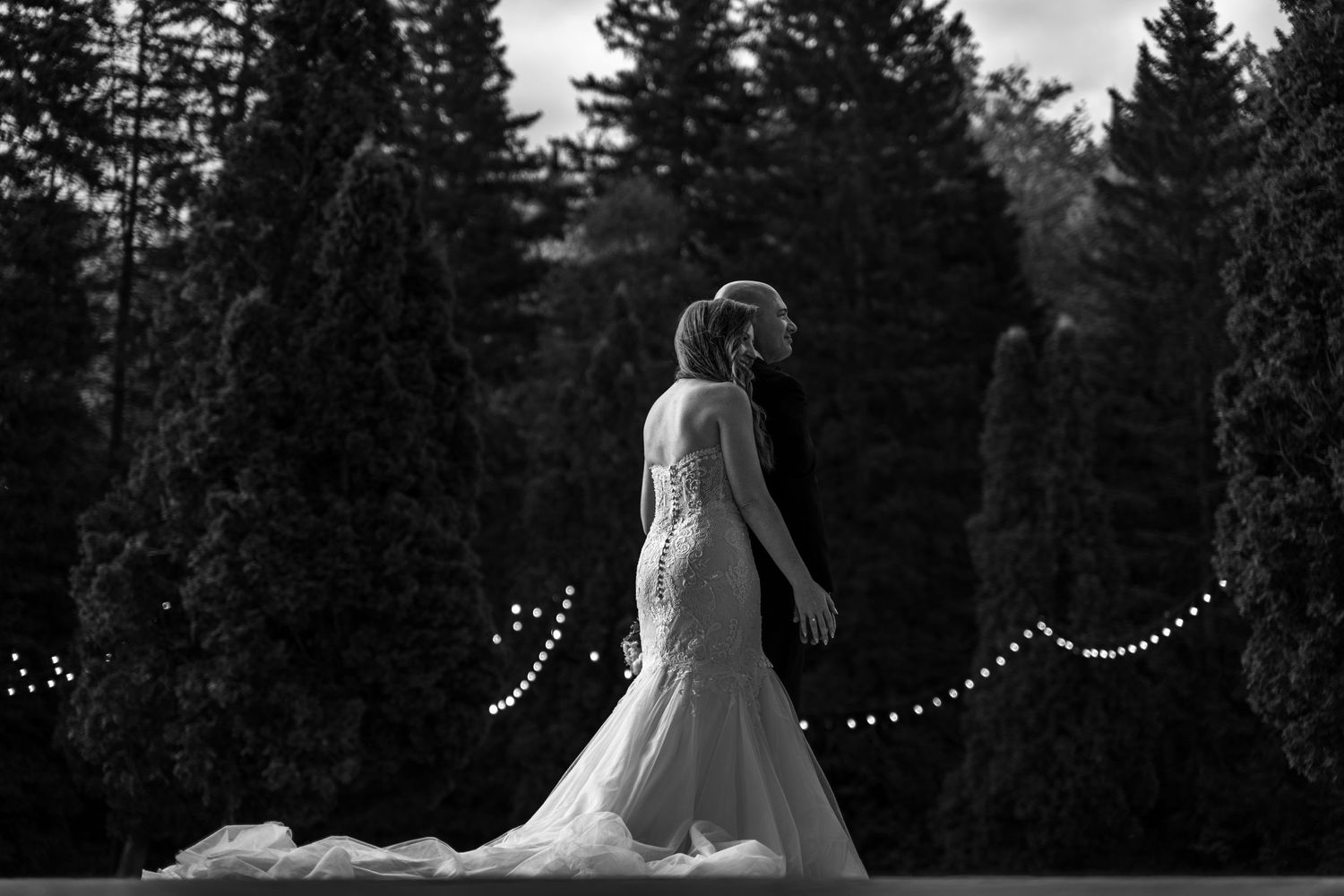 Quebec wedding photographer capturing timeless and refined engagement session at StoneHeaven Manor Sainte-Agathe.