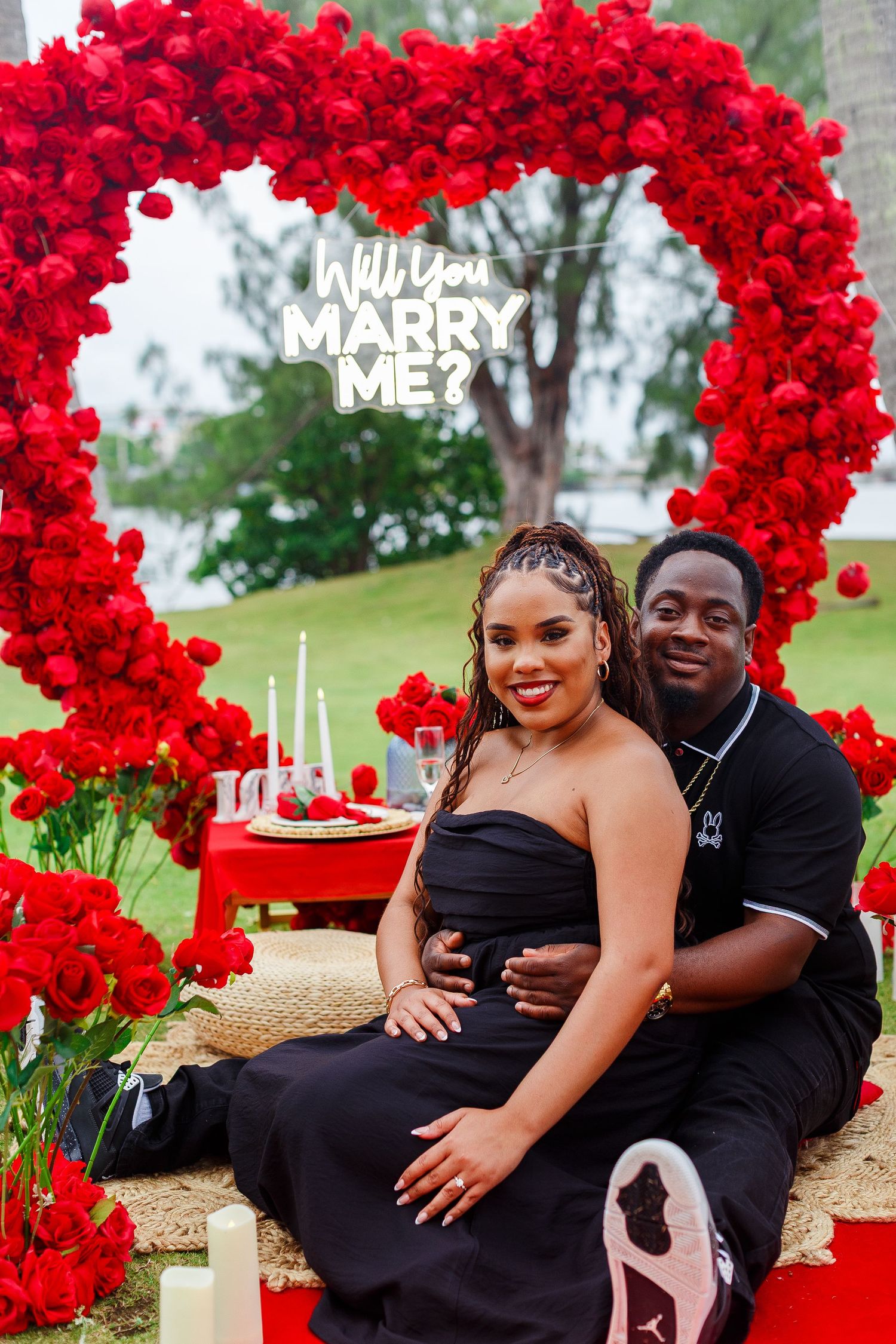 Couples portrait with red roses and heart arch in San Juan, Puerto Rico.