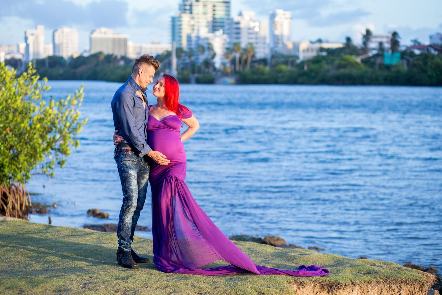 Maternity portrait. Condado Lagoon. San Juan, Puerto Rico.