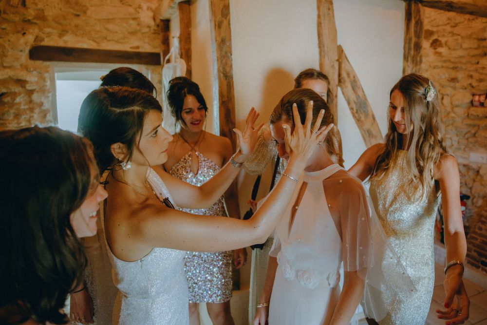 Découvrez le mariage de Marianne et Douglas aux Hauts de Pardaillan à Épernon, France, immortalisé par Julie Fox, photographe de mariage