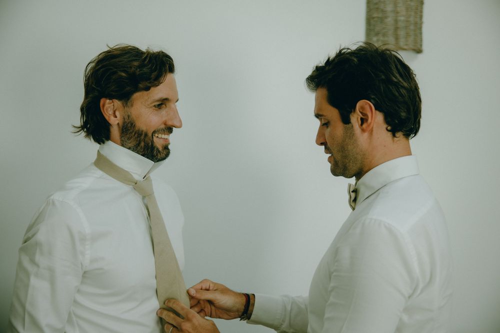 Découvrez le mariage de Marianne et Douglas aux Hauts de Pardaillan à Épernon, France, immortalisé par Julie Fox, photographe de mariage