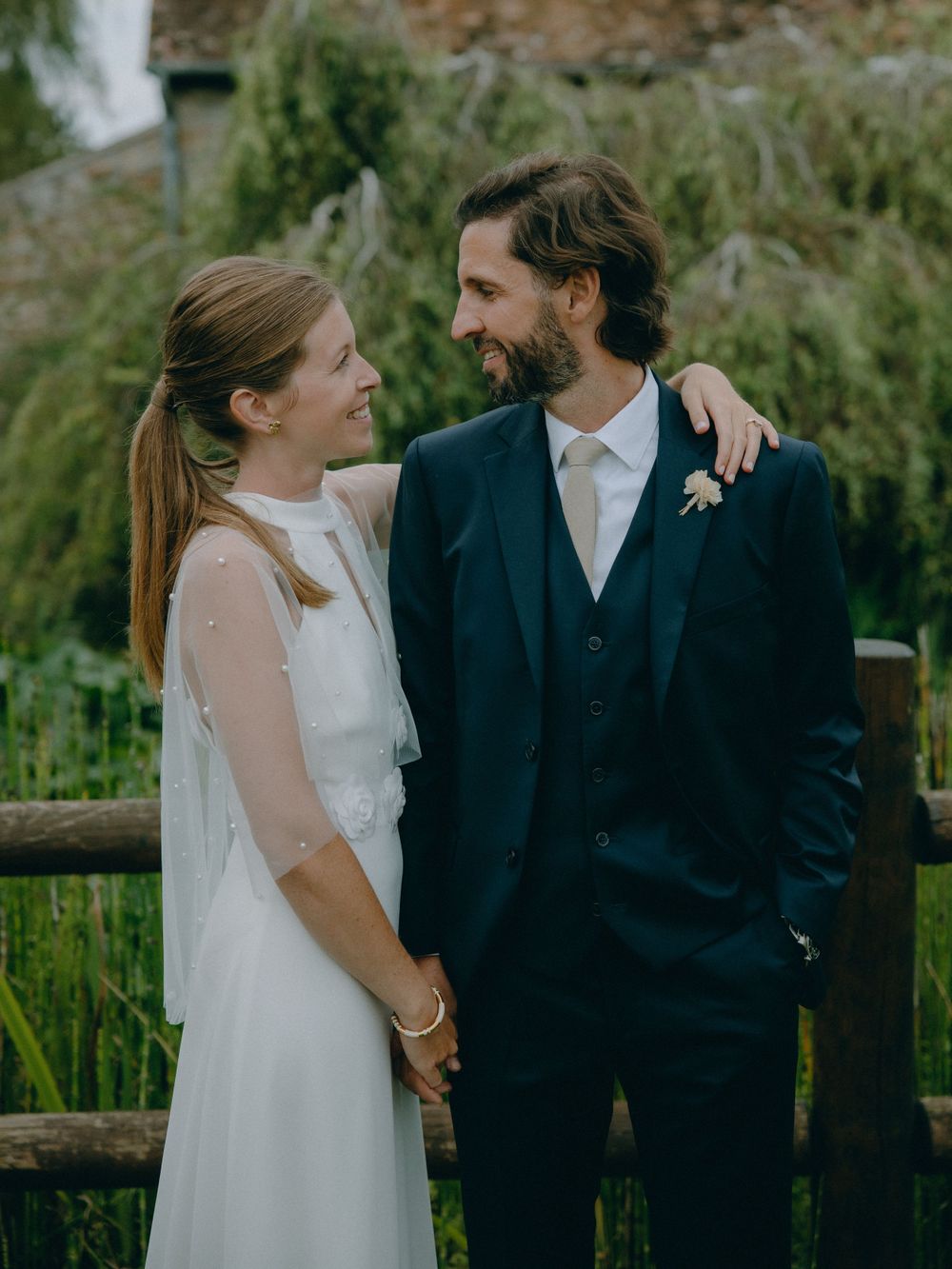 Découvrez le mariage de Marianne et Douglas aux Hauts de Pardaillan à Épernon, France, immortalisé par Julie Fox, photographe de mariage