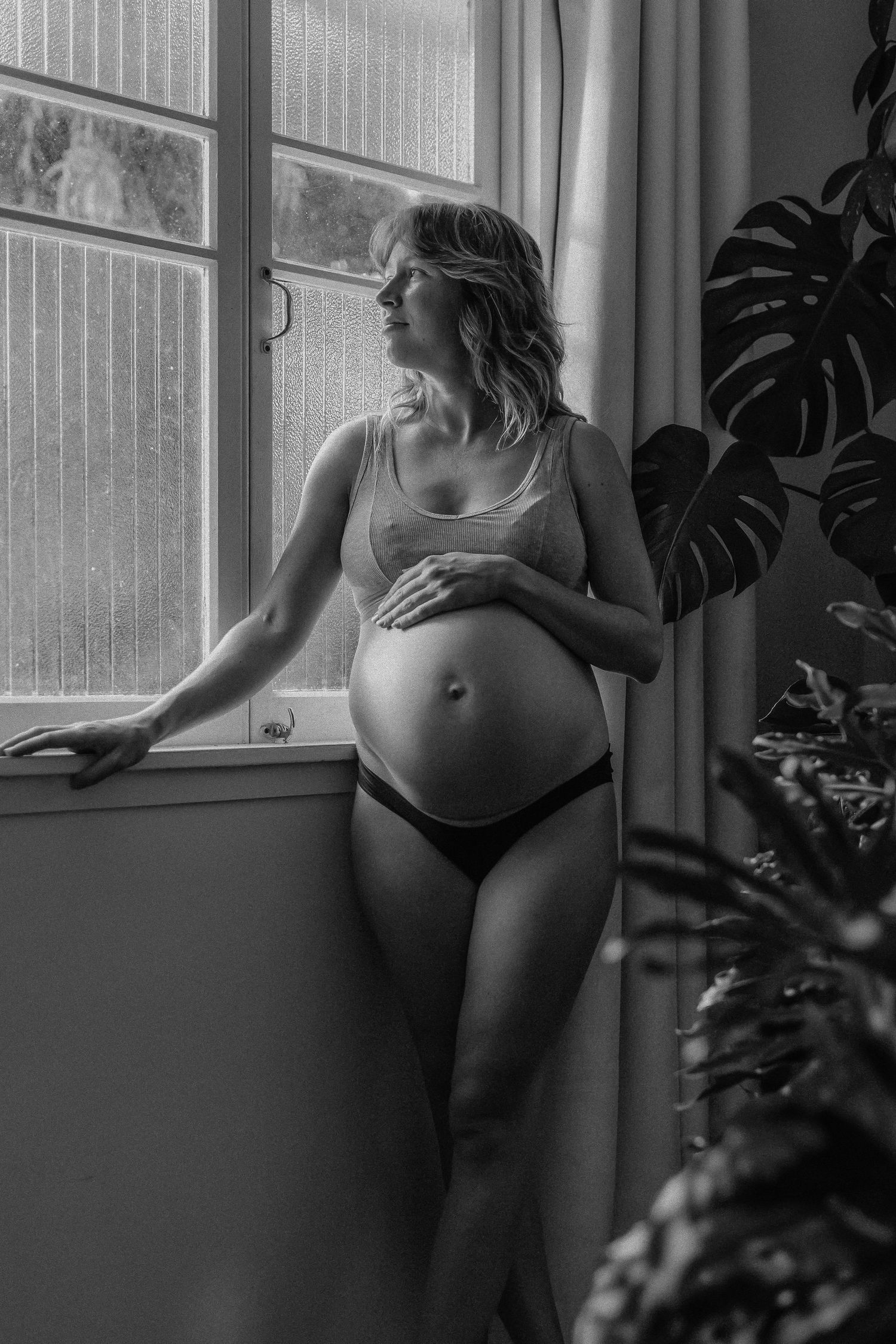Pregnant woman. maternity session. black and white photography