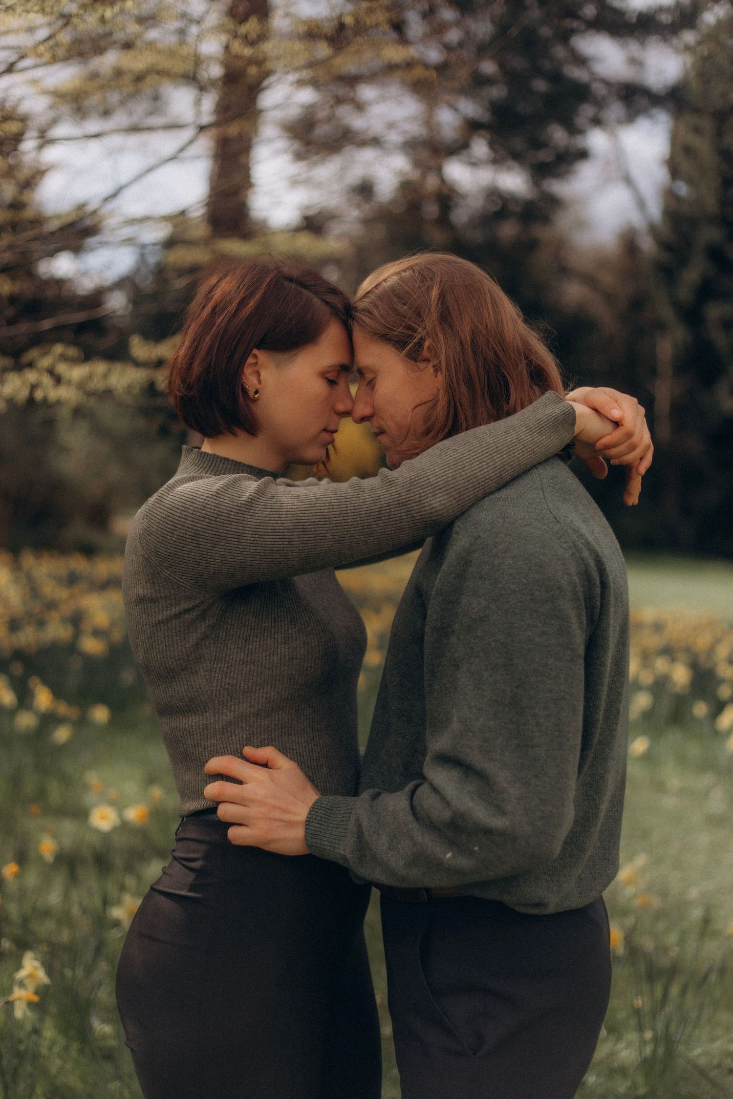 Romantic couple photoshoot in Paris with a vintage cinematic atmosphere