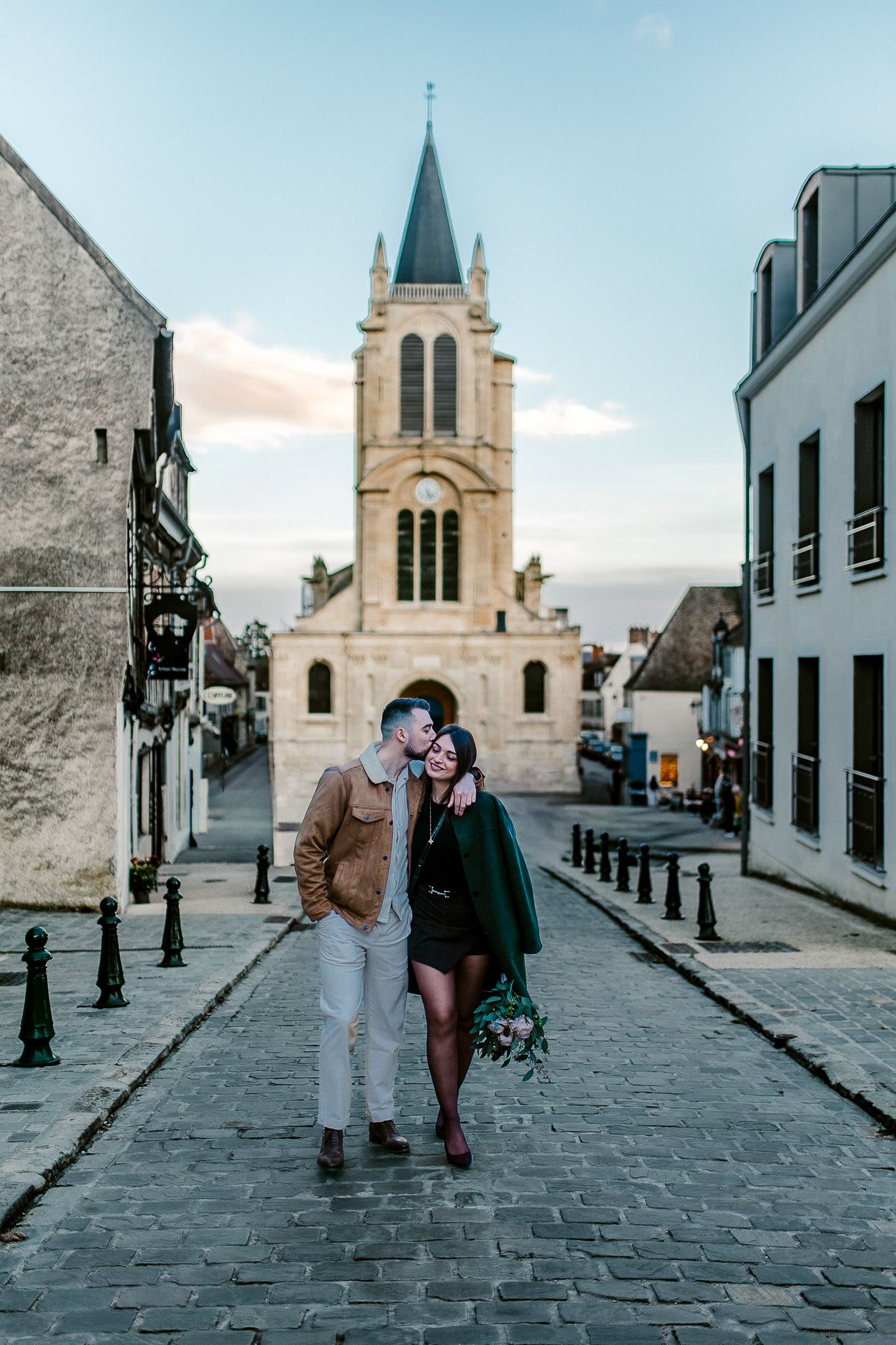 Séance photo couple Saint-Valentin à Montfort-l’Amaury dans les Yvelines, ambiance naturelle et poétique