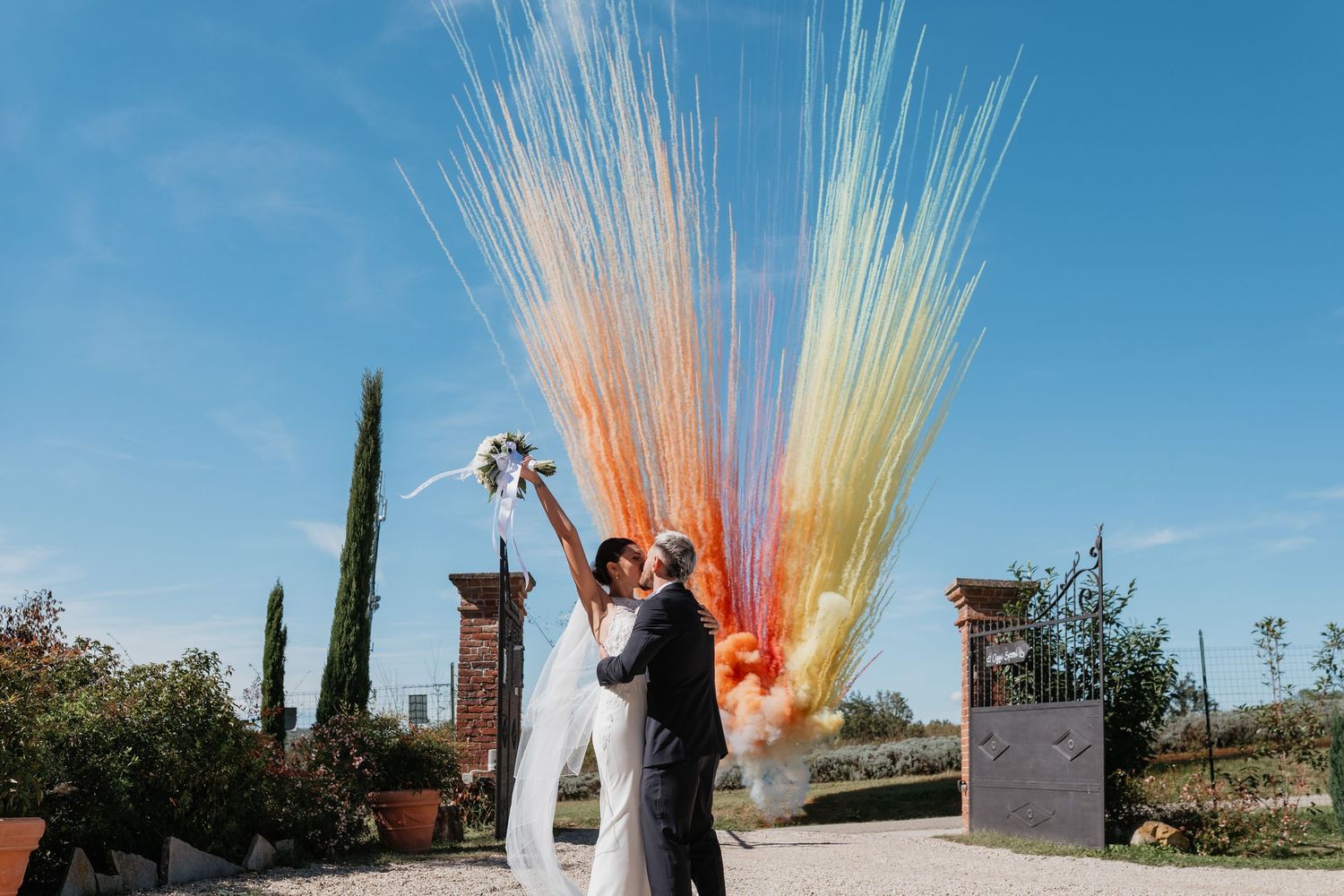 wedding party fotografo torino matrimonio smoke bomb