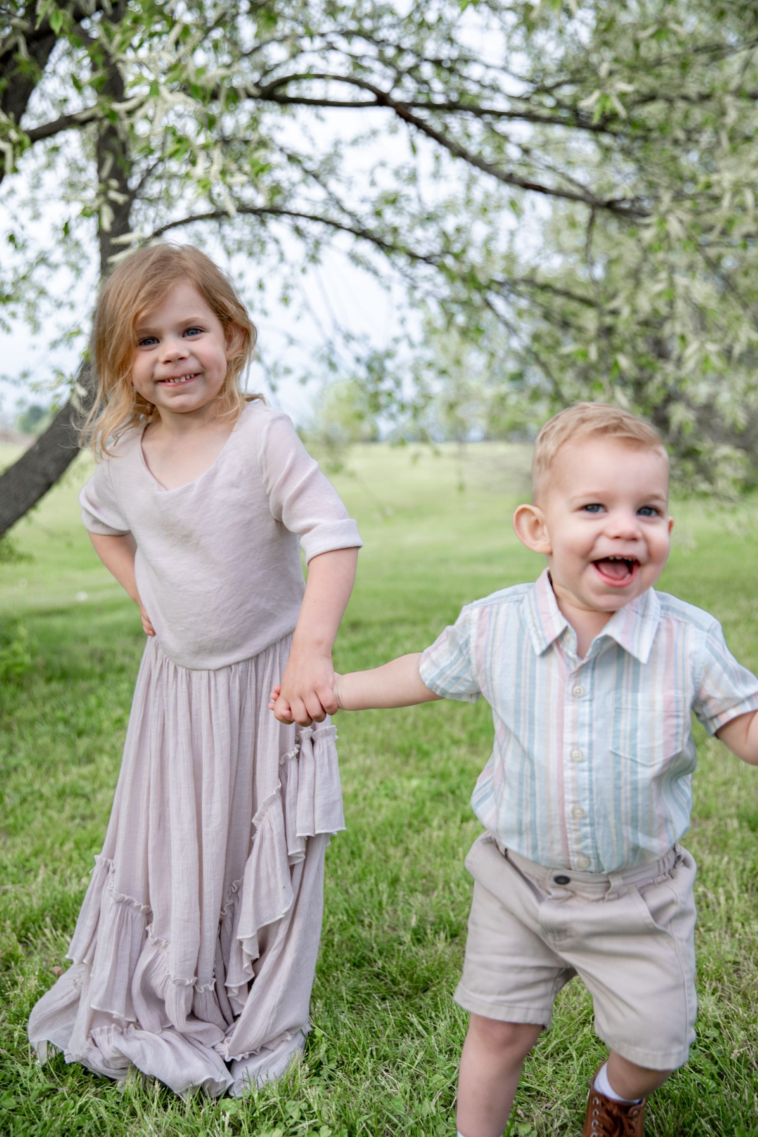 Springfield, IL photographer captures family sessions and shares insight to her life.