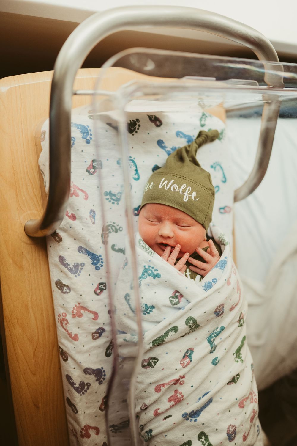 Fresh 48 session by Dayton, Ohio based newborn photographer Disney Magic Photography, serving Beavercreek, Bellbrook, Kettering and more