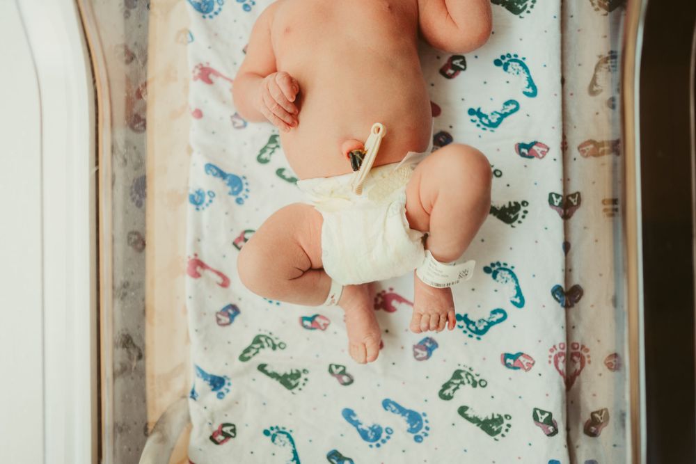 Fresh 48 session by Dayton, Ohio based newborn photographer Disney Magic Photography, serving Beavercreek, Bellbrook, Kettering and more