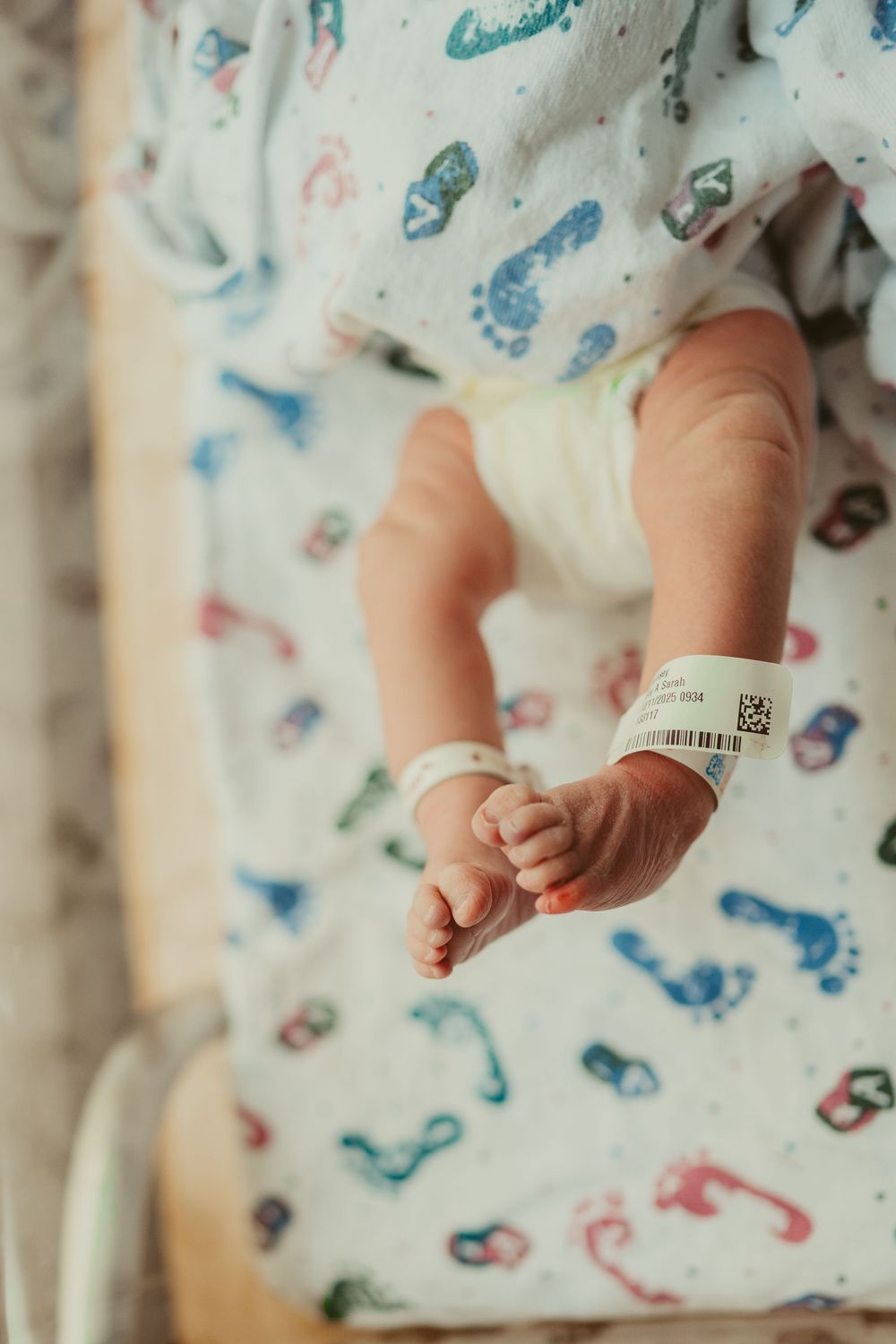 Fresh 48 session by Dayton, Ohio based newborn photographer Disney Magic Photography, serving Beavercreek, Bellbrook, Kettering and more