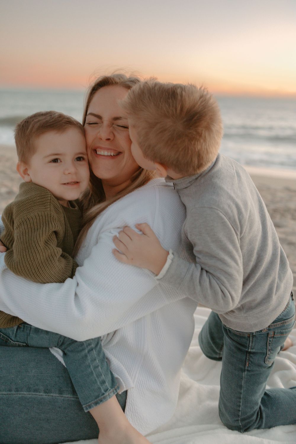 family, couples, documentary session, motherhood, sunrise,Satellite beach, cocoa beach, melbourne beach,