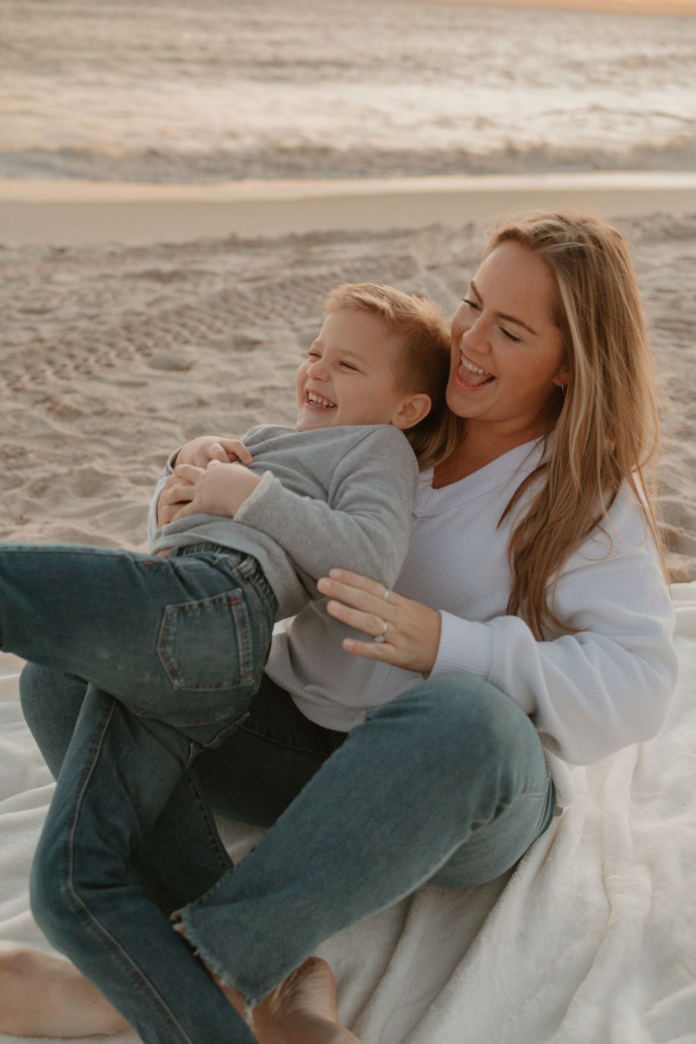 family, couples, documentary session, motherhood, sunrise,Satellite beach, cocoa beach, melbourne beach,